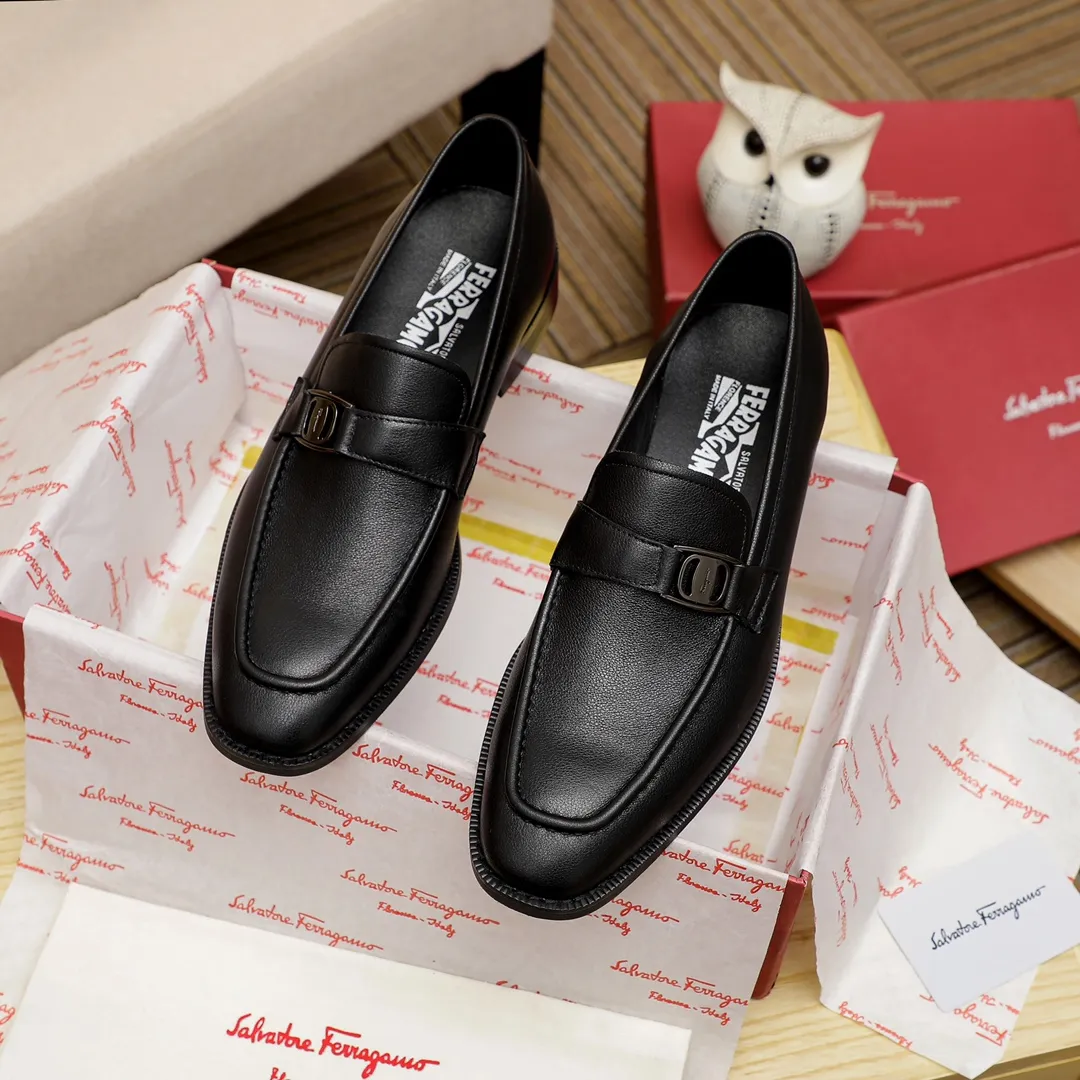 Factory price 420 🔥Ferragamo's new men's casual slip-on shoes🇨🇳Official website original 1:1 mold opening, original quality💯Fine workmanship, high-end luxury☘The upper is made of imported Italian first-layer cowhide🌴🐑leather lining🍓Rubber wear-resistant and non-slip outsole, breathable and comfortable to wear🍍The first choice for high-end men🍉Black, size 38-45